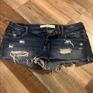 Abercrombie Distress Cut Off Shorts Size 6 / 28